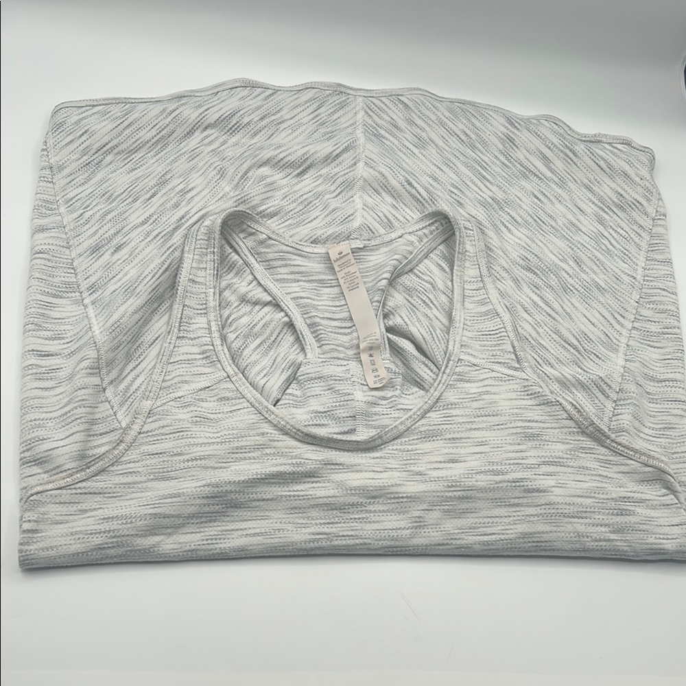 Lululemon essential tank sz 4
